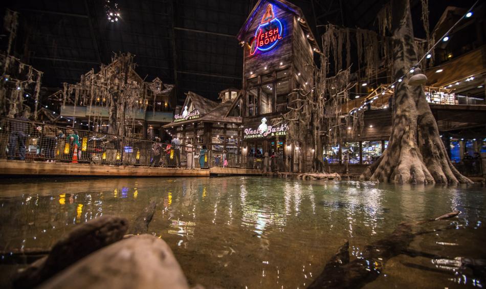 Uncle Buck's Fishbowl and Grill | Allen Gillespie